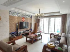 晴山蓝城二期3室2厅2卫1阳台，拎包入住，采光空气都很好！