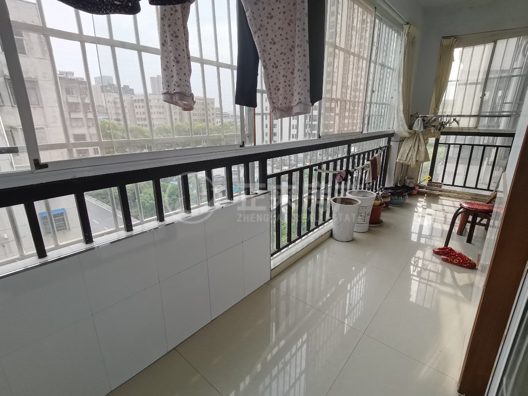 东城一品,交通方便东城一品3室2厅2卫2阳台业主急租12