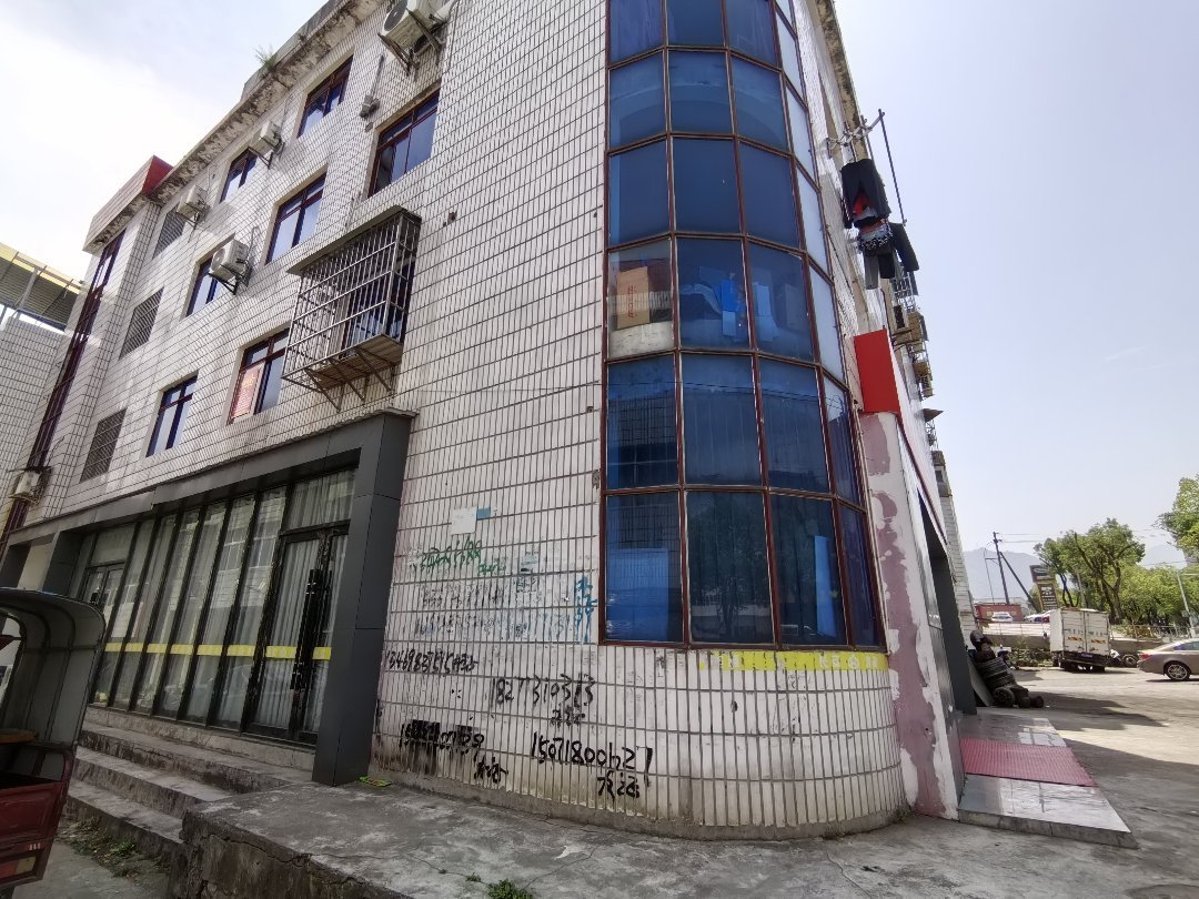 建东大道,建东大道临街商铺128平，带二楼，五楼打包出售155万3