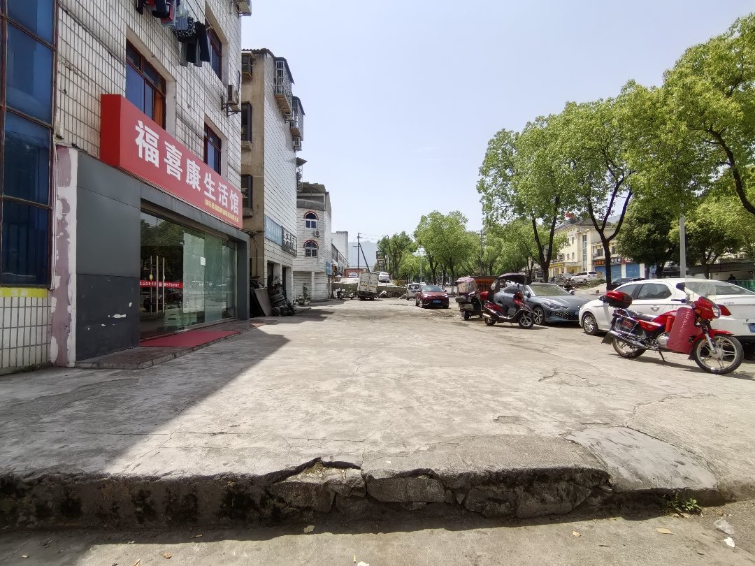 建东大道,建东大道临街商铺128平，带二楼，五楼打包出售155万1