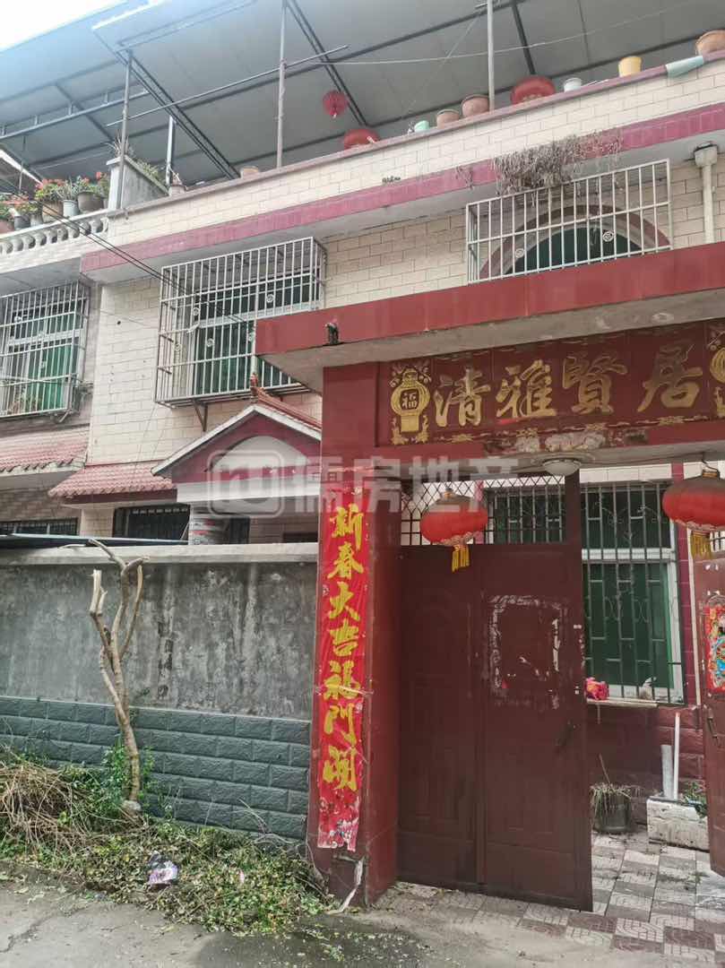 二中对面两间半三层 带院子带晒台 房东诚心出售-二中对面两间半三层二手房价