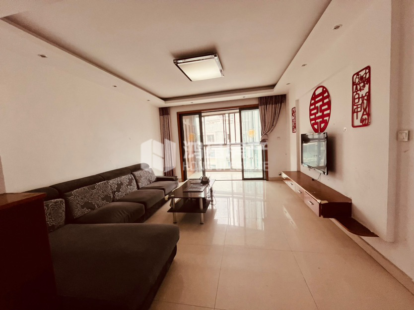 凤凰城凤翔苑,豪华装修2室2厅1卫2阳台，拎包入住，采光空气都很好！2