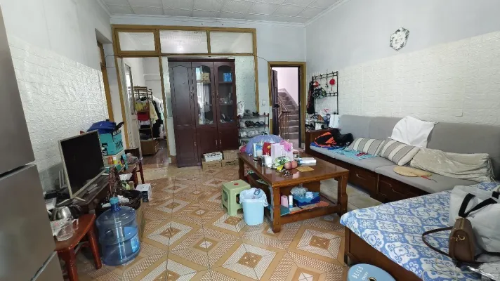 矿山公司，多层6楼，三室一卫，简装，家具家电齐全，拎包入住
