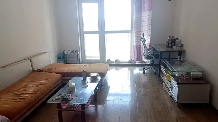丁香园南区88平电梯房急租可半年付800/月包上网费租户转租