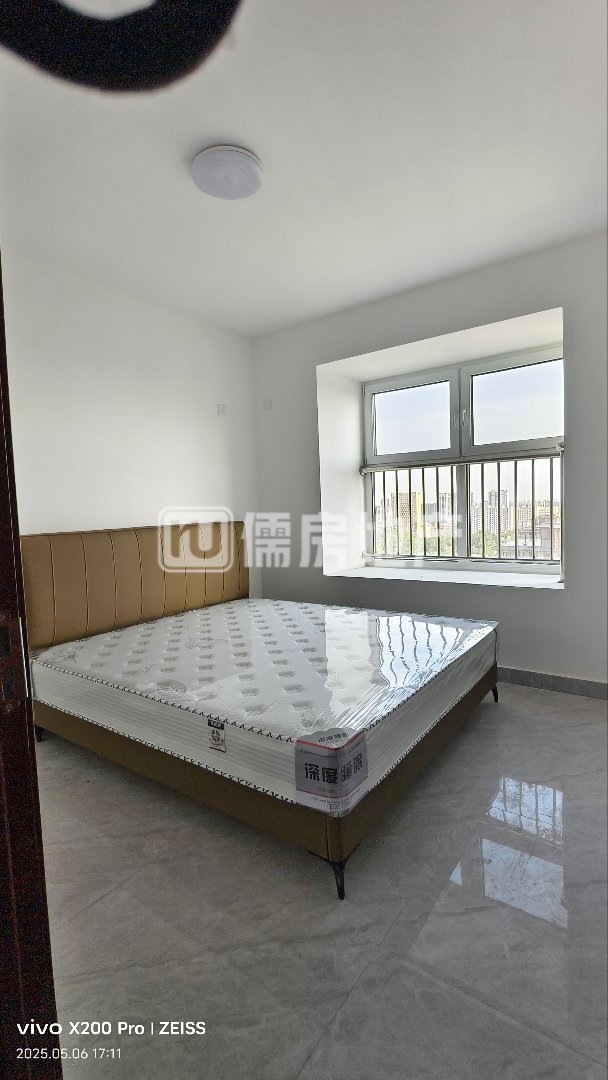 朱霍三里,103㎡3室2厅1卫家具家电齐全，房勘时家具还未买全，已出租1