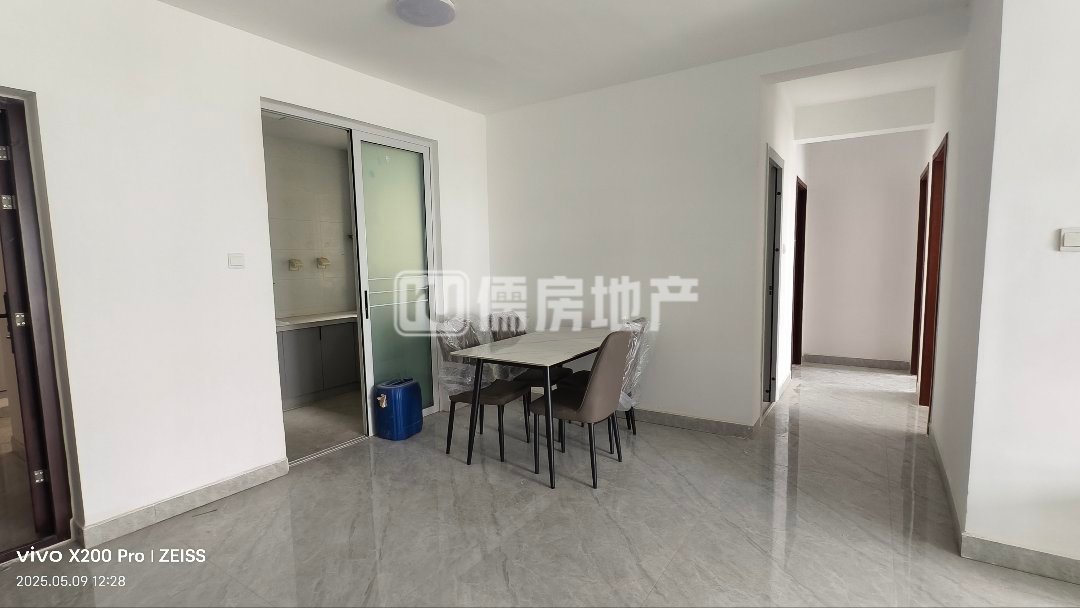朱霍三里,103㎡3室2厅1卫家具家电齐全，房勘时家具还未买全，已出租5
