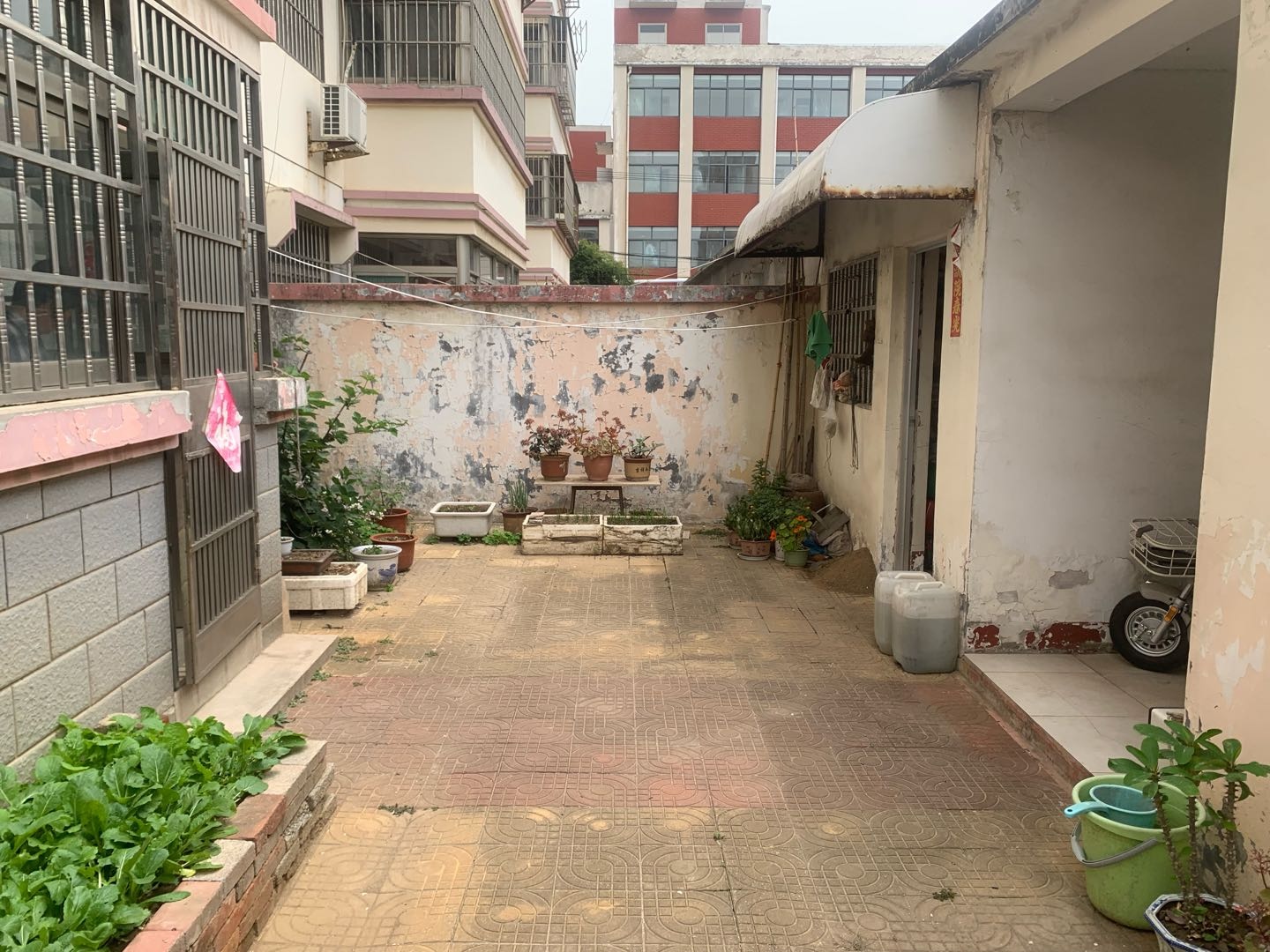 光明路联合大学宿舍，一楼带正南开门的院子，四间配房的院子！-联合大学宿舍二手房价