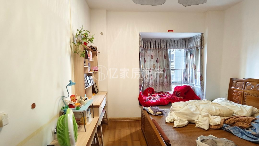 容县城北精装3室2厅2卫二手房出售4