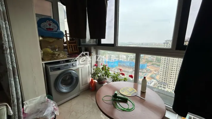 万基名家！ 双气双电小区！ 精装三房！有地暖！