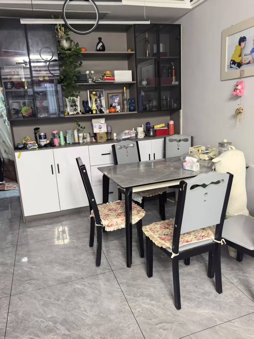 壹号院,拎包入住，带家具家电，有车位另算，可以满五过户5