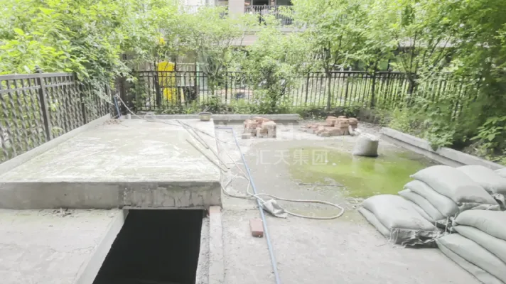邦泰国际社区四号地块周边配套完善，泳池健身影院一应俱全