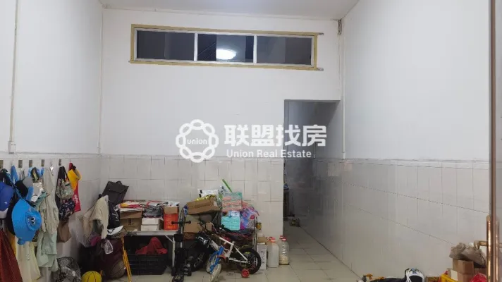 凤凰街就在旁边，恒昌垌占天占地天地楼，离高铁近，有不动产权证