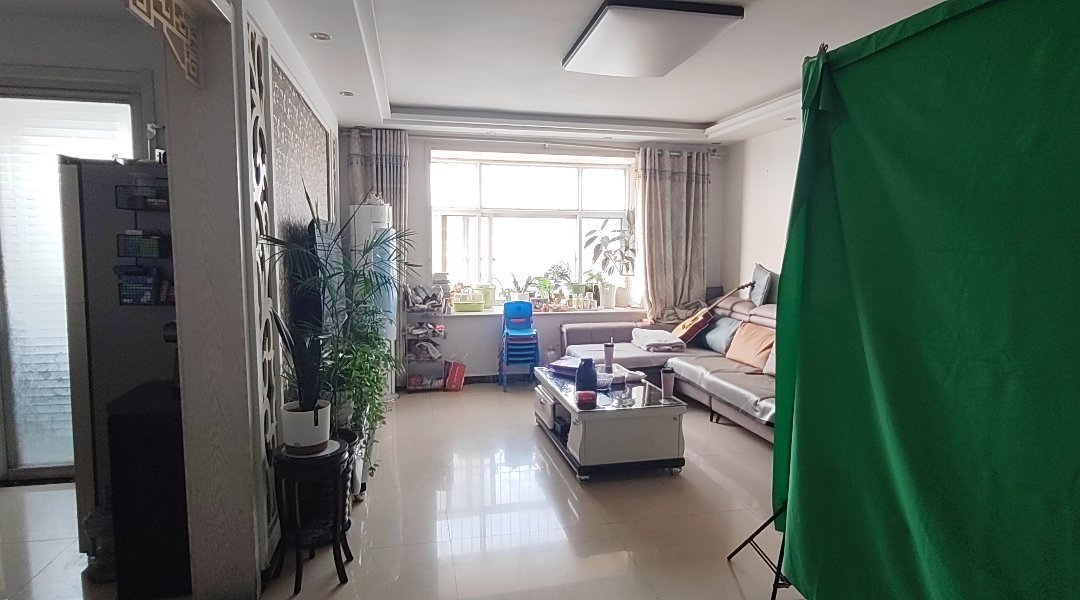 东关社区,新时代附近，精装两室朝阳，送储藏室20