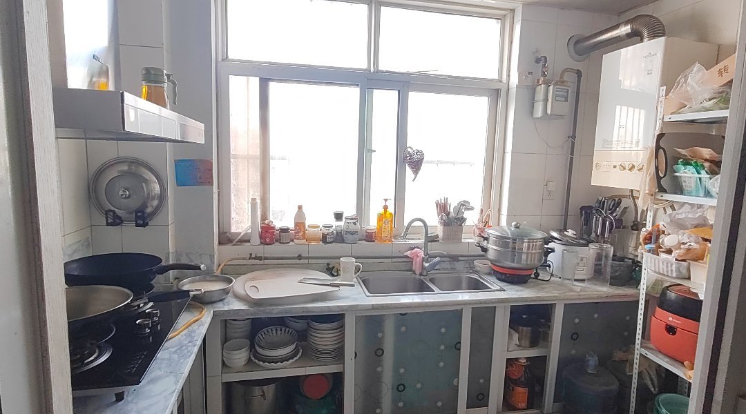 东关社区,新时代附近，精装两室朝阳，送储藏室23