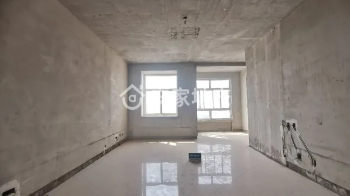 3室2厅2卫1阳台，房型正气，采光佳，小区环境好，干净
