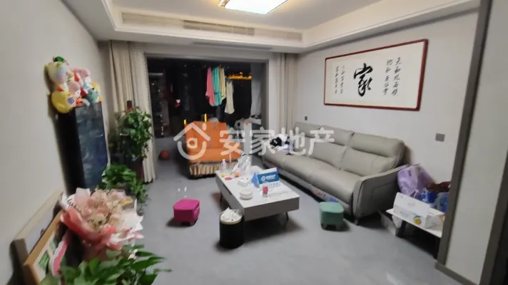天玺城电梯高层，精装修，两室改三室，有证满二可按揭