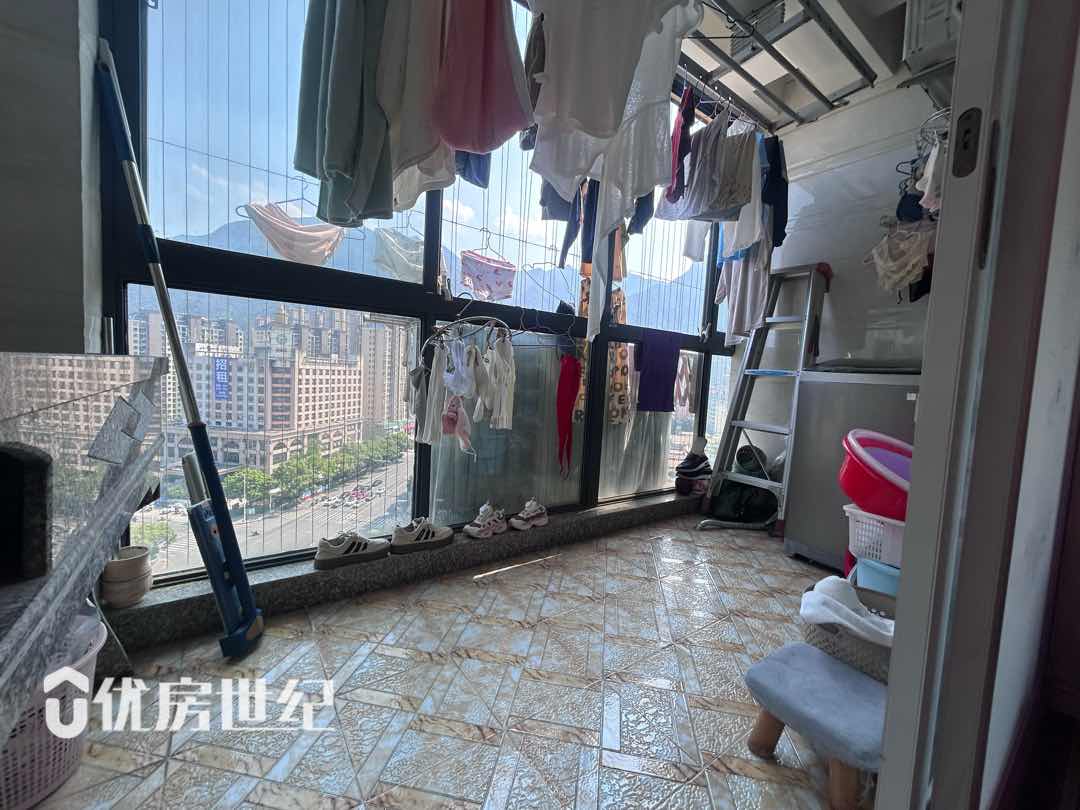 华景嘉园,华景家园116平 3-2-2-2精装 135万10