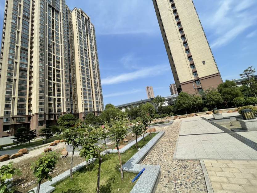 尚书房,尚书府经典3室2厅2卫1阳台户全明精装未住两证齐全，带地下室17