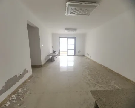 凯旋国际3室2厅1卫朝南精装