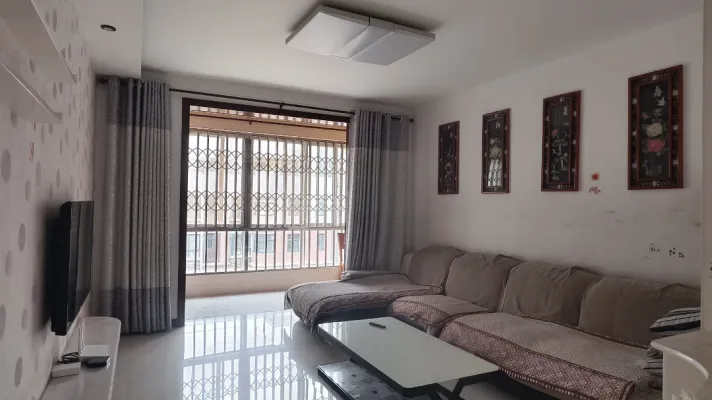 急售，急售，两室改三室紧凑型，中间楼层，采光好，周边配套齐全