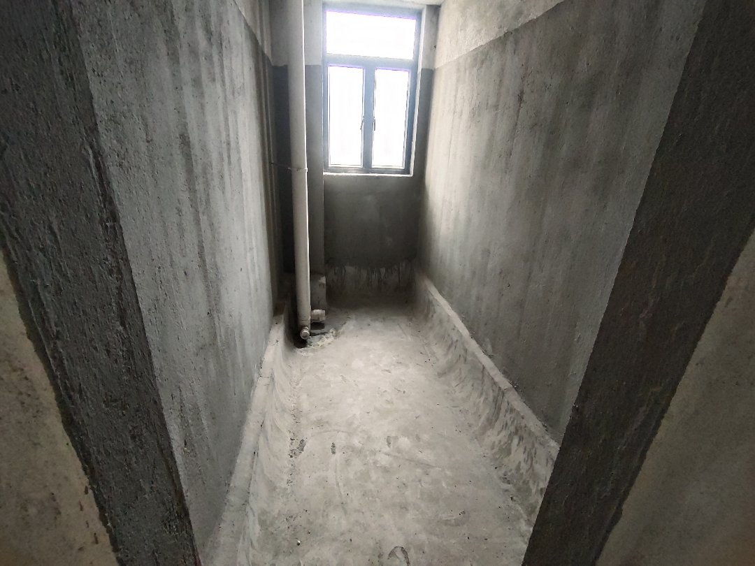侨兴宝翠园,宝翠园毛坯3室2厅1卫1阳台，电梯中层，售价49.8万4