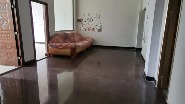 新村小学附近，90平，2室2厅1卫，3900元/年，免费停车