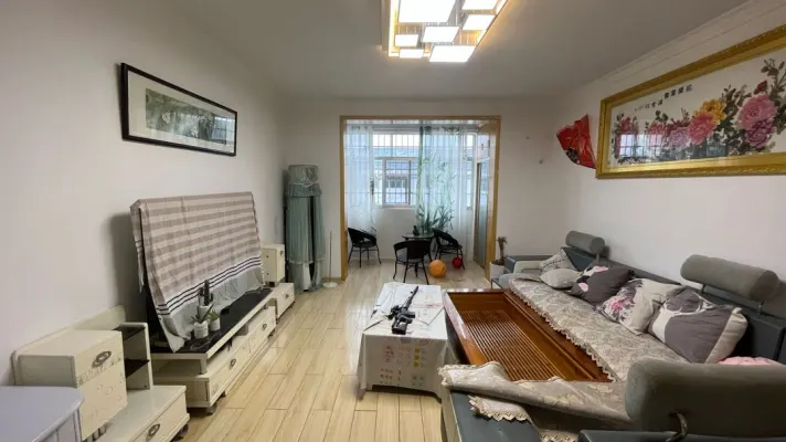 青山楼原房东自住房，保养的好