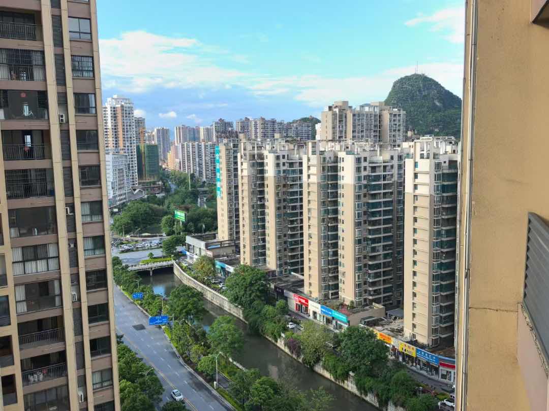 奥林匹克府悦世家北区,奥林匹克府悦世家北区电梯21楼，4+1房湖景房，采光好赠送大2