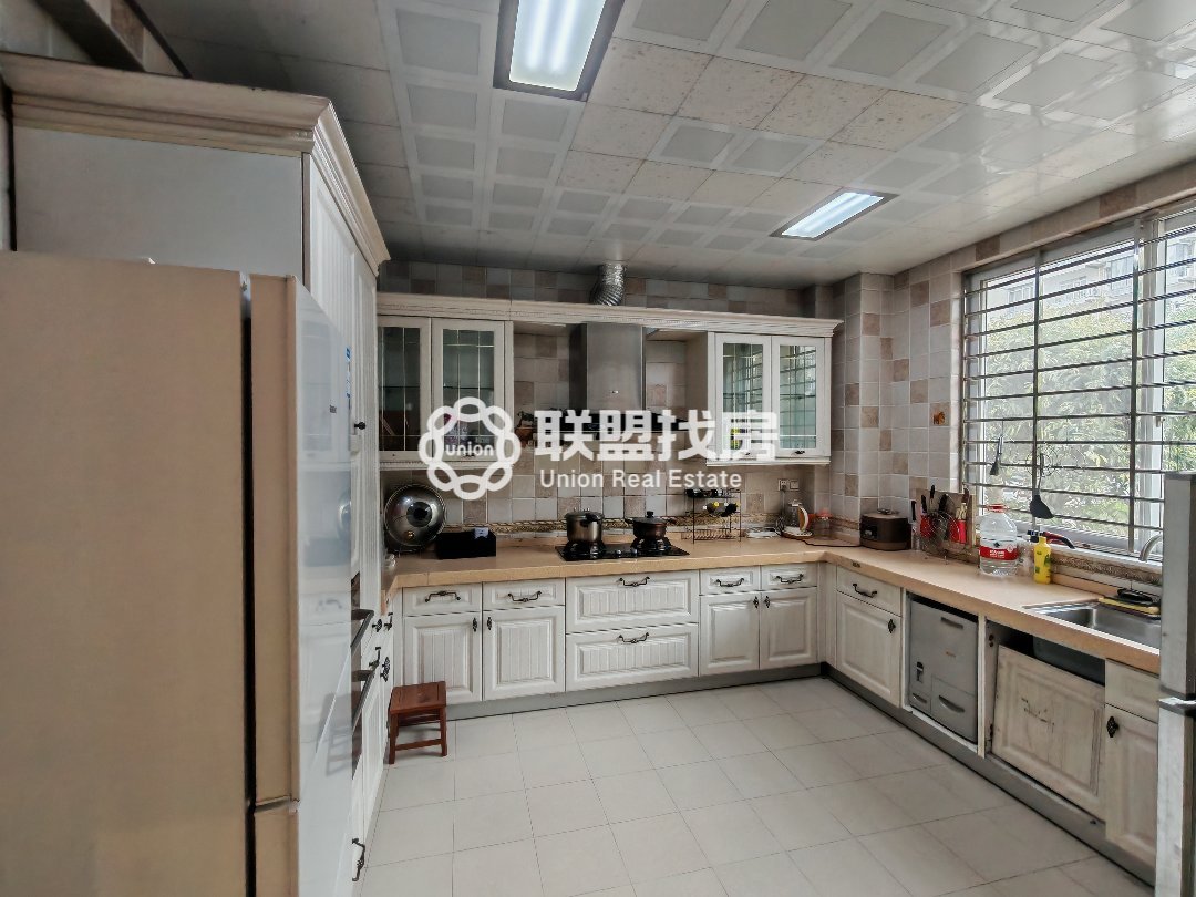 港北新苑,周边配套设施齐全,性价比超高港北新苑，楼中楼带28平车库2