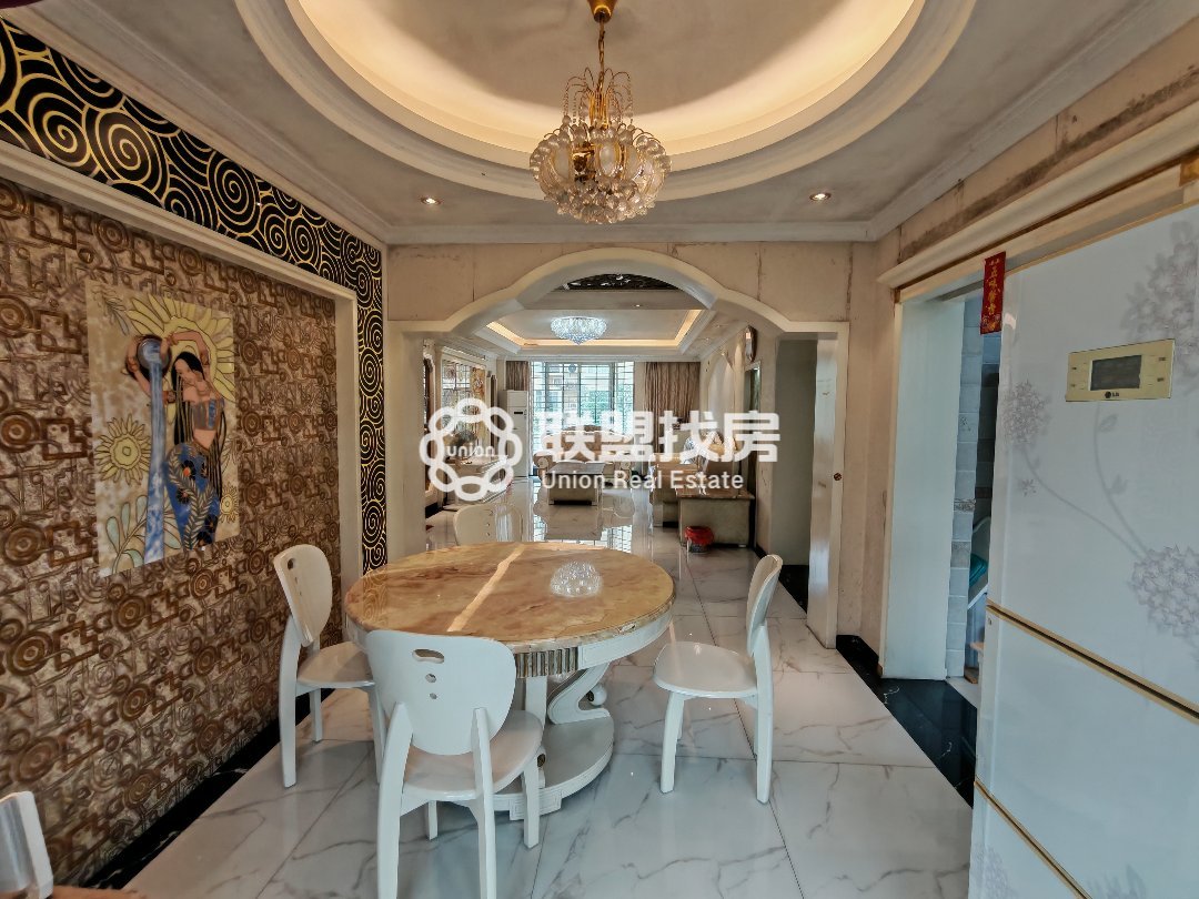 港北新苑,周边配套设施齐全,性价比超高港北新苑，楼中楼带28平车库4