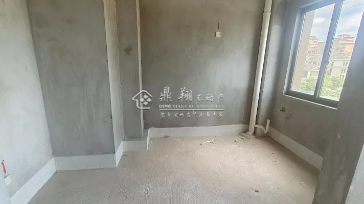 悦成御园  毛坯房  楼层好  带车位