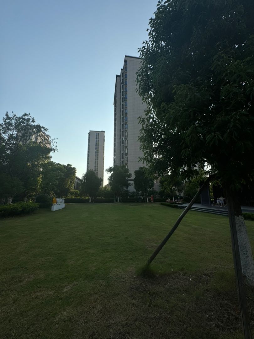 绿地四季印象,11954出售绿地108方，3-2，精装修19
