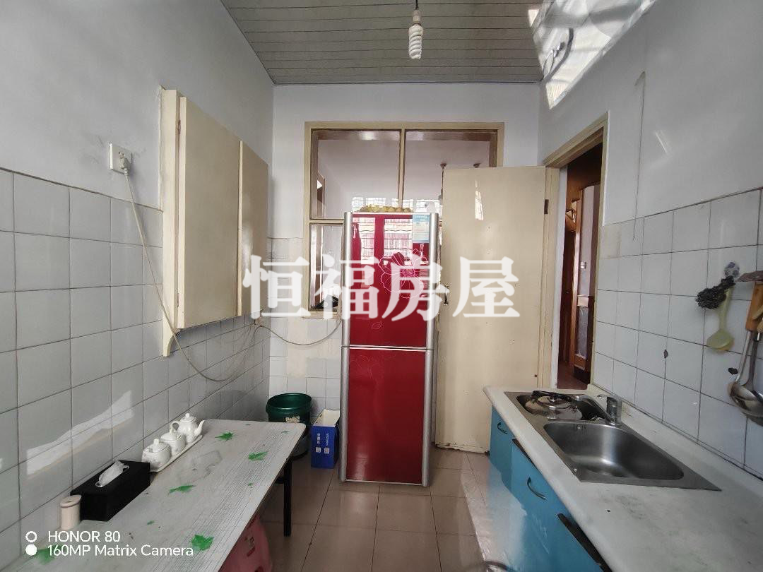 东中家属院,东中家属院两室两厅一卫  简装修带家具  可按揭1