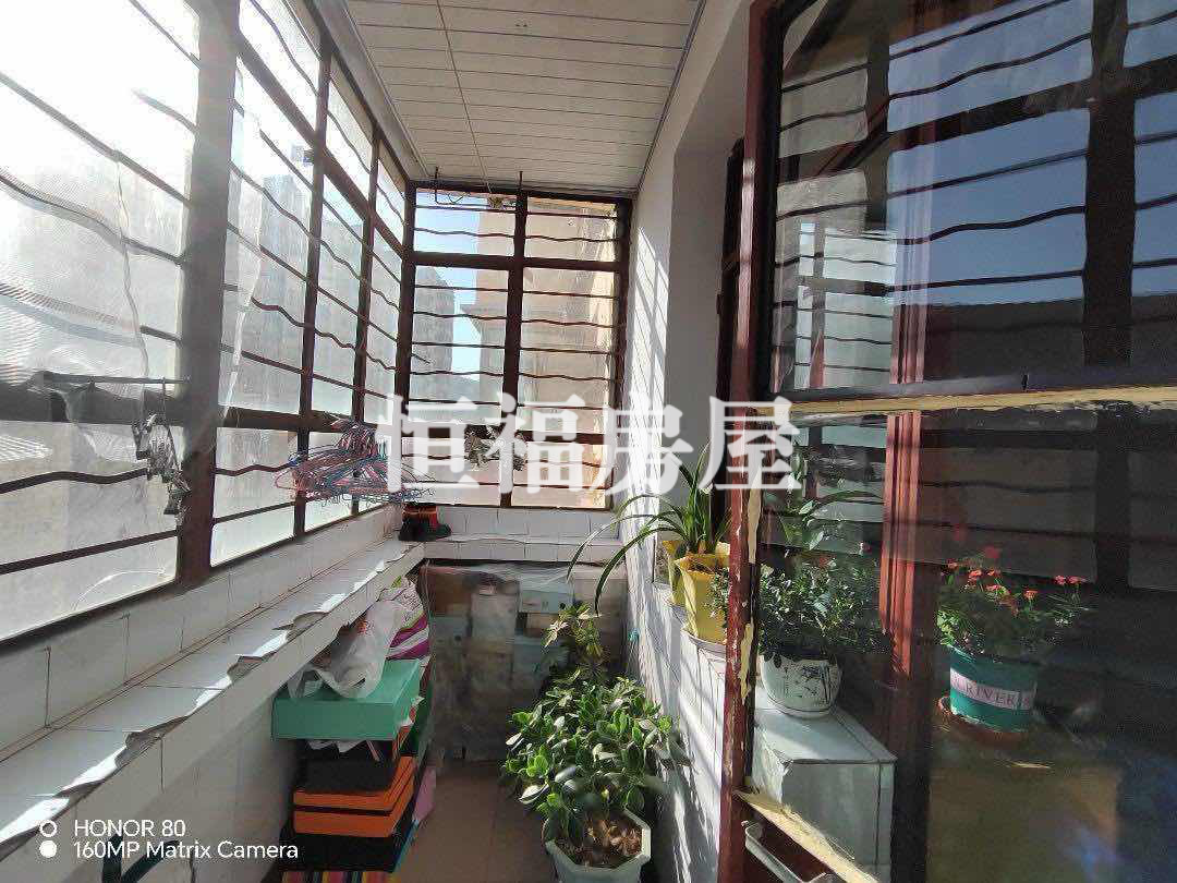 东中家属院,东中家属院两室两厅一卫  简装修带家具  可按揭7