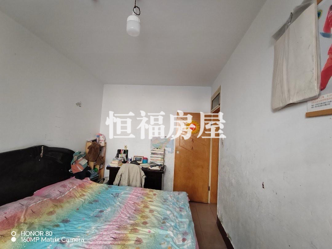 东中家属院,东中家属院两室两厅一卫  简装修带家具  可按揭8