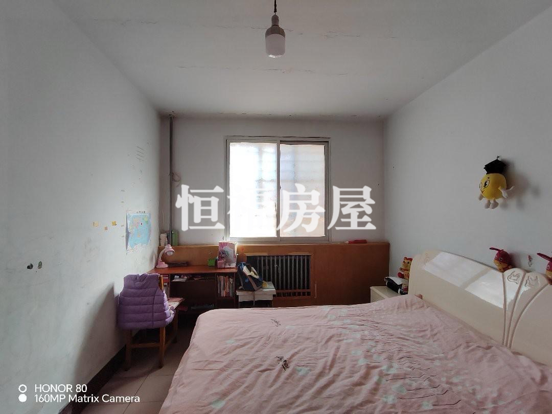 东中家属院,东中家属院两室两厅一卫  简装修带家具  可按揭11