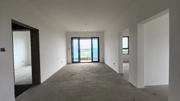 毛坯3室2厅1卫1阳台南北通透，交通便利，舒适宜居