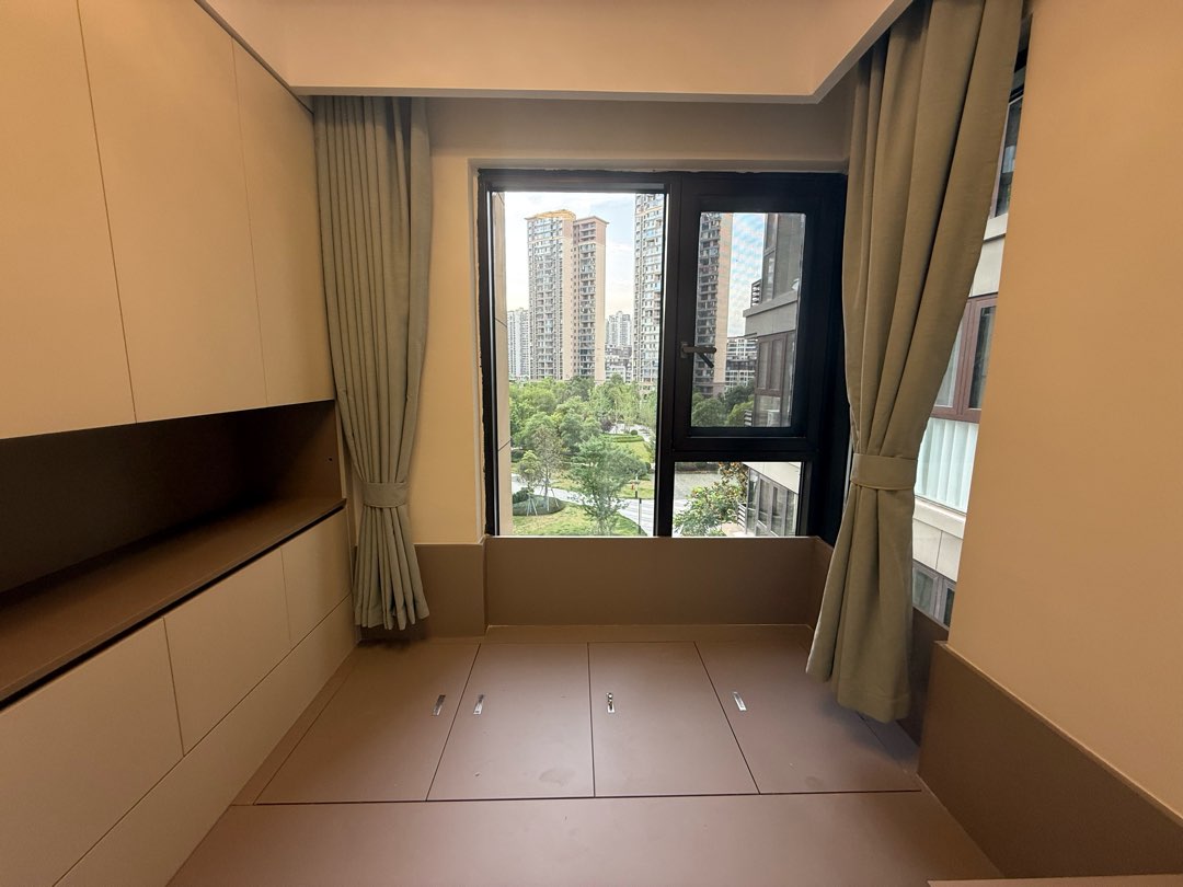 敏捷翰林府,三室两厅两卫，精装修，1