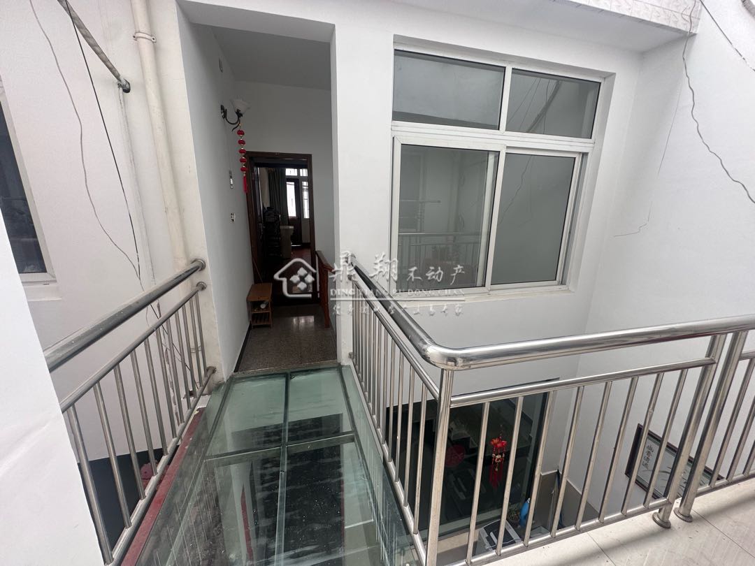 沿山路,沿山路一直上 老城区出入方便 已出让9