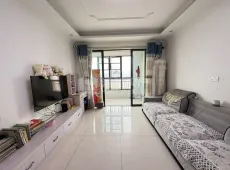 保利金香槟96㎡3室2厅2卫2阳台精装，多条公交经过
