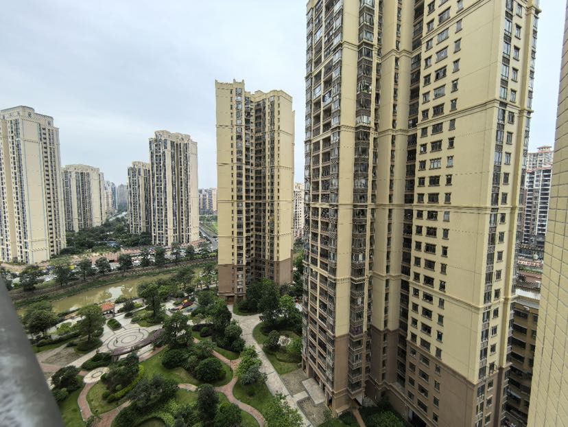 东方明珠花园,户型方正，东方明珠花园精致3室，仅售4
