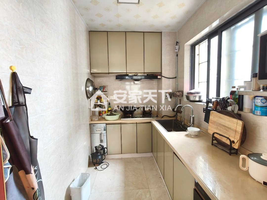 春天花园,4室2厅4卫2阳台145㎡,三个主卧11