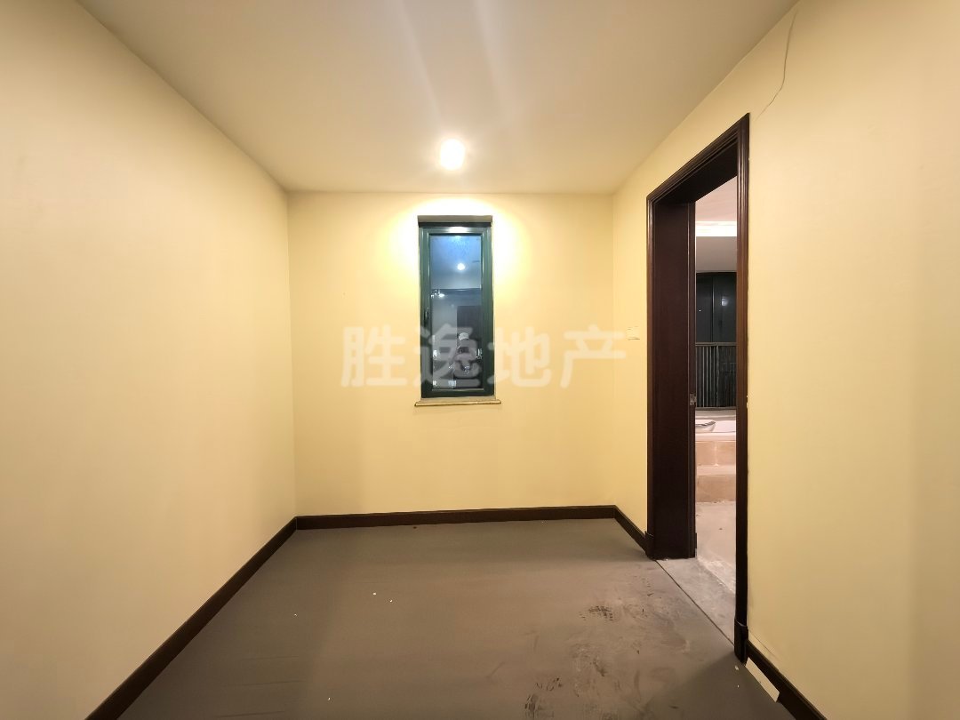 其他里水精装4室2厅3卫二手房出售8