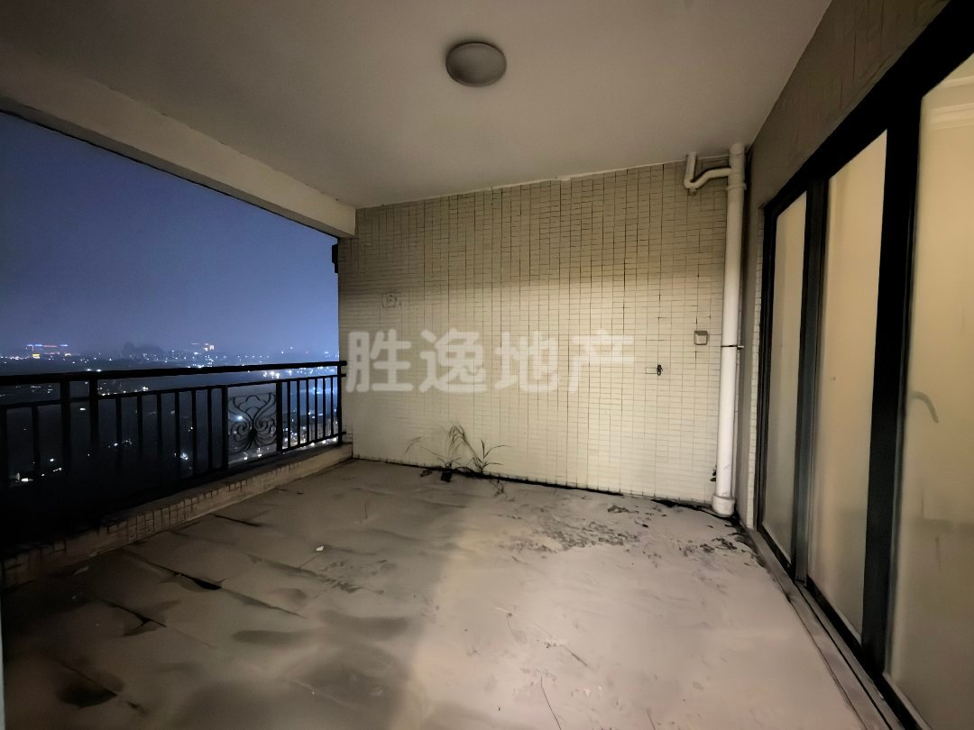 其他里水精装4室2厅3卫二手房出售12