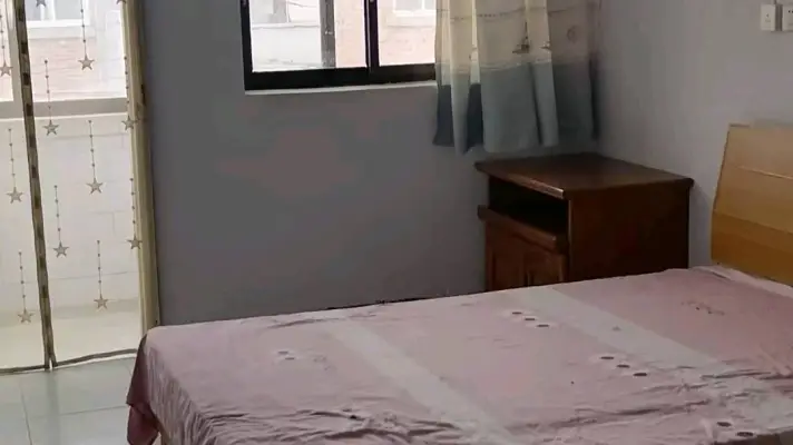 汉兴路一毛家属院两室4楼顶层。租550