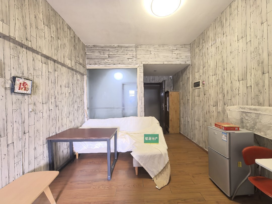 1室1厅1卫1阳台,家具家电齐全黄金楼层-逸朗轩二手房价