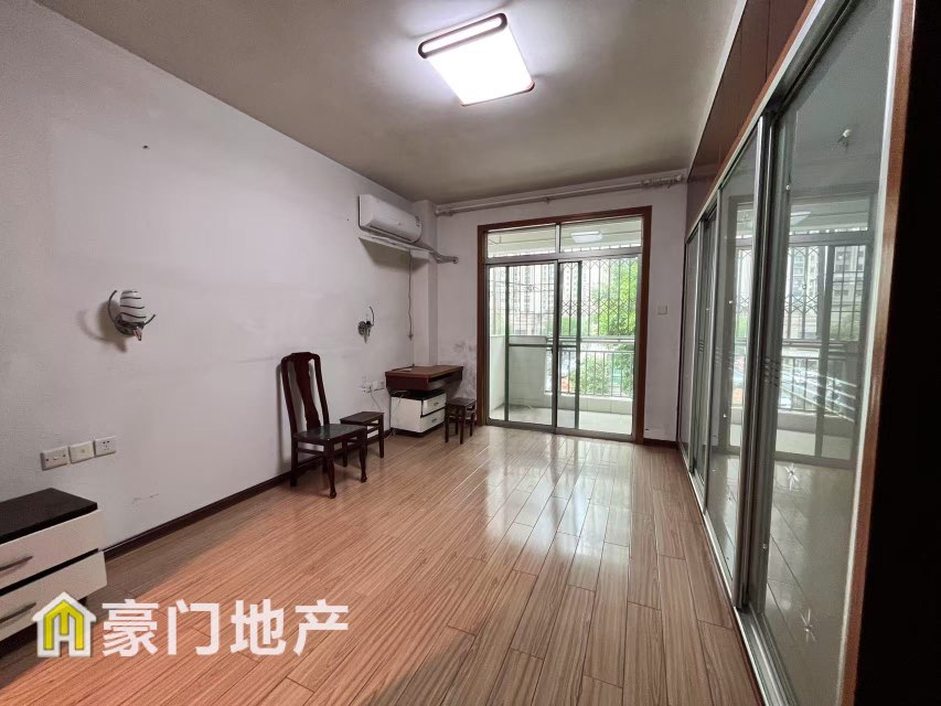 城东花苑,交通方便里万达那边有没有周边环境很好3