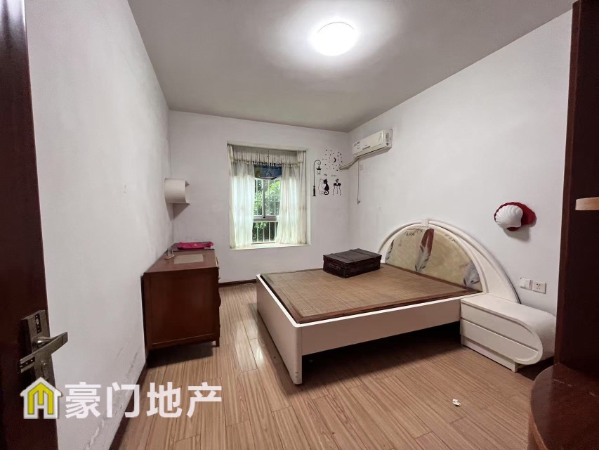 城东花苑,交通方便里万达那边有没有周边环境很好4