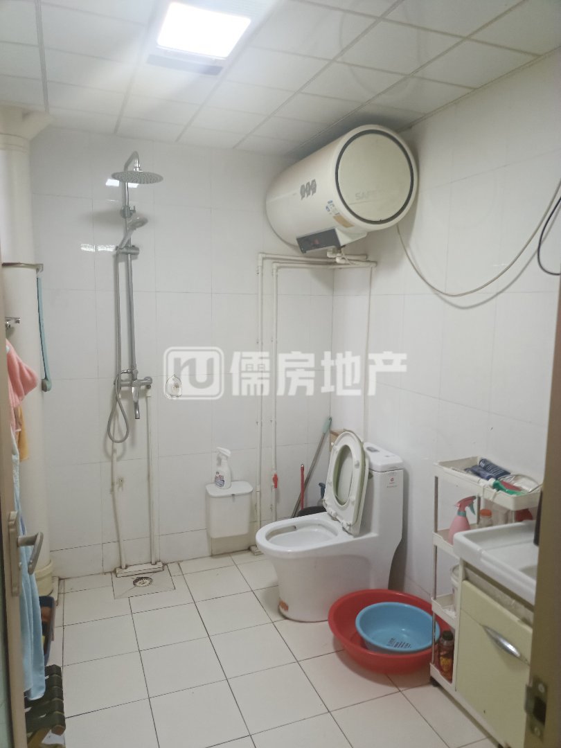 嘉润小区,好位置!好房子!带储藏室10平左右，免大税10