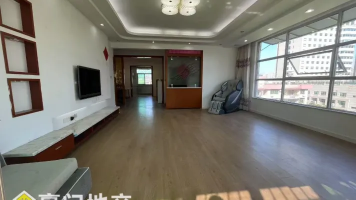 让你无可挑剔的国税花苑，交通便利顶楼送一间，无欠，满2